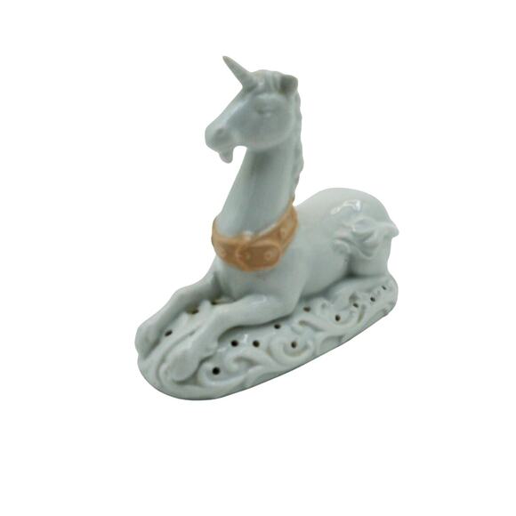 Vintage Avon Unicorn Tapestry Collection Porcelain Fragrance Figurine - Picture 3 of 4